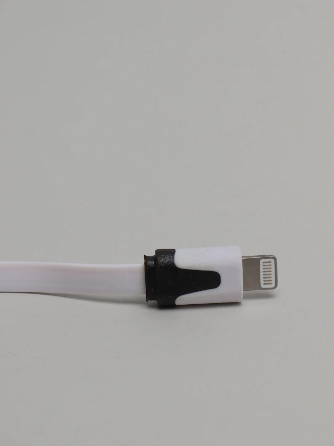 Белый кабель  для iPhone . 2 метра