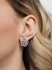 Винтажные серьги-гвоздики в виде цветка