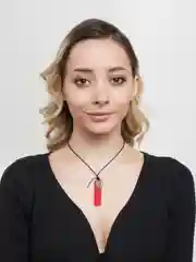 Красный винтажный кулон из дерева и смолы