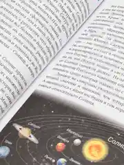 Кораллово-розовый энциклопедия для детей "В мире знаний", серия книг, твёрдый переплёт, яркие иллюстрации