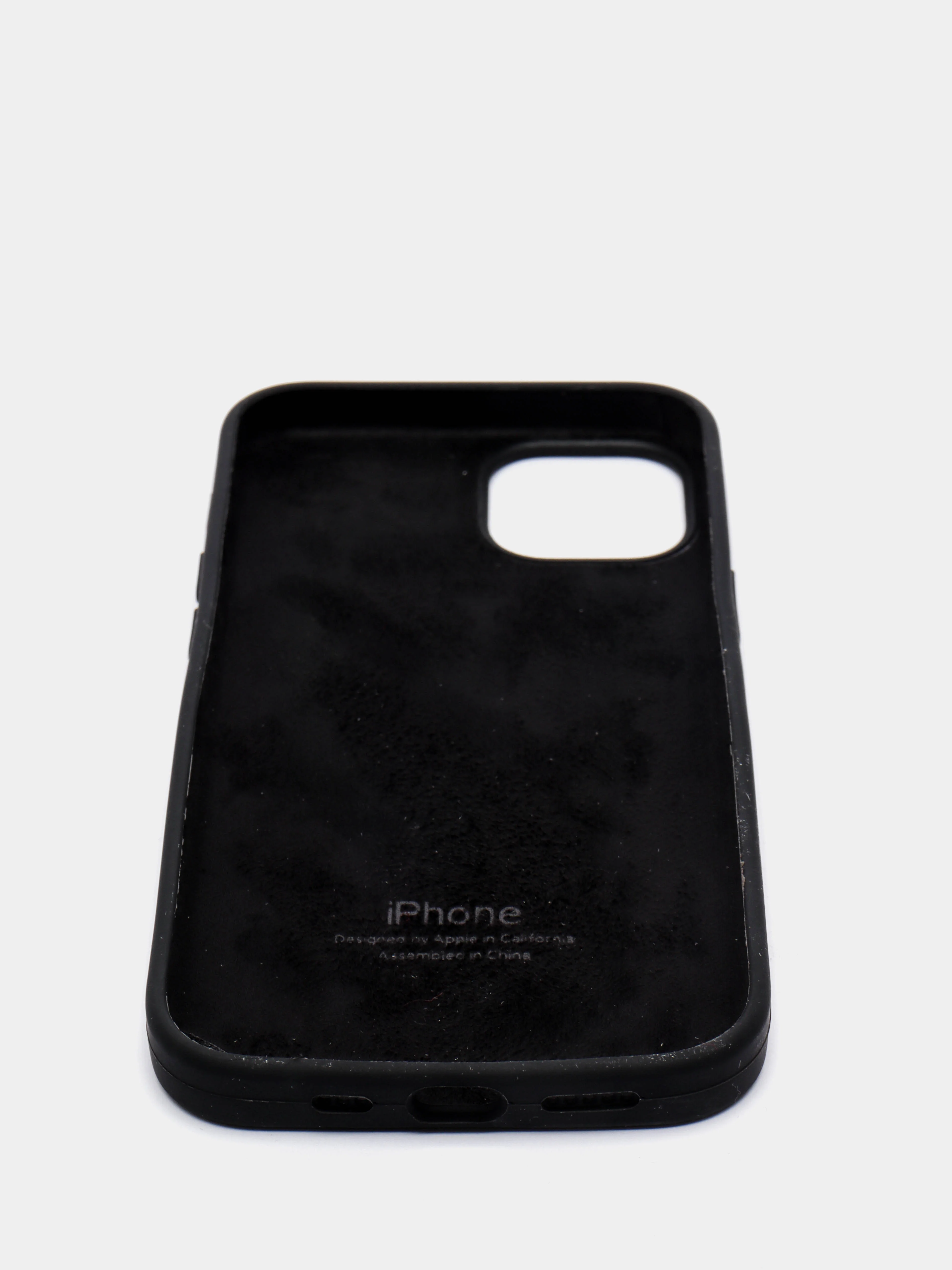 Фуксия чехол Silicone Case для iPhone 13 с закрытым низом