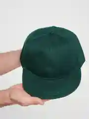 Зеленый бейсболка с прямым козырьком, однотонная кепка
