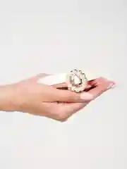 Белый женский ремень с круглой пряжкой из жемчугов