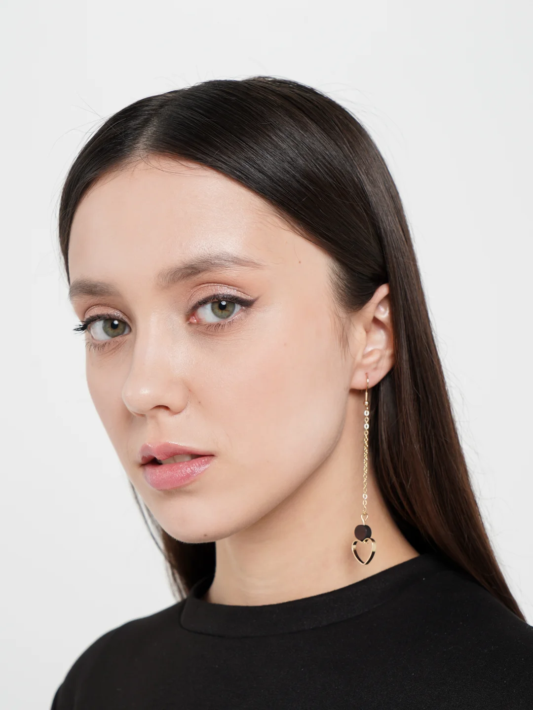Серьги женские, длинные, ассиметричные, с сердцем
