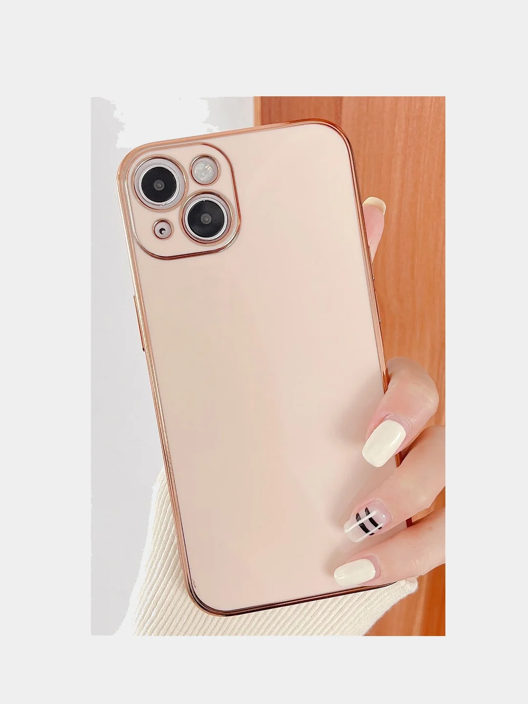 Бежевый чехол для iPhone 13