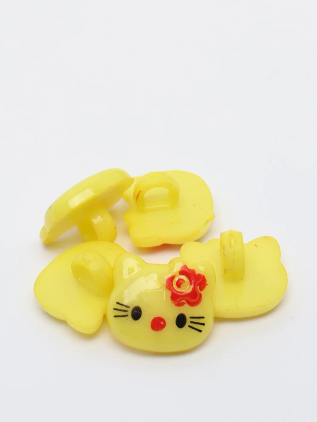 Желтый пуговицы декоративные на ножке "Hello kitty", пластиковые