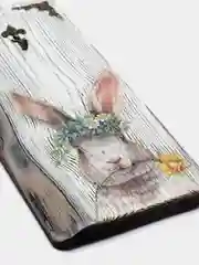 Ключница "Заяц с нарциссом", из массива сосны