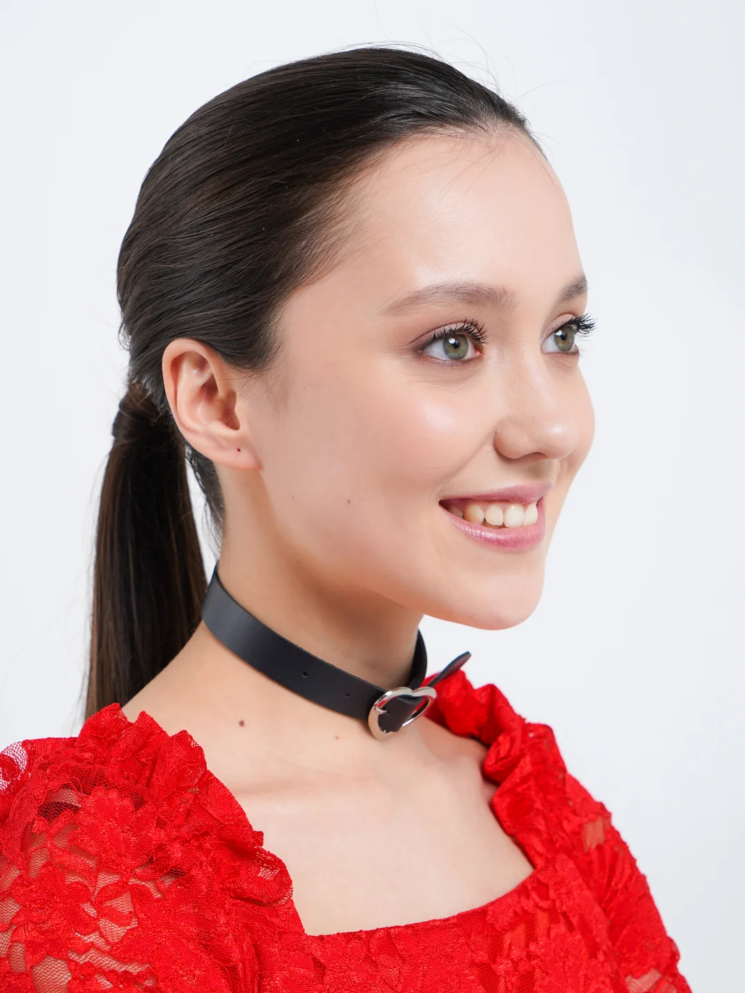 Черный кожаный чокер, чокер с сердцем, украшение на шею