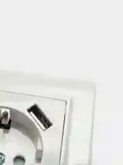 Белый розетка 1-местная с заземлением, 220В, 16А с защитной шторкой и с USB STEKKER PST16-9011