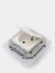 Механизм розетки 1-м СП Inspiria Legrand 16А IP44 250В 2P+E, шторки с крышкой, белый