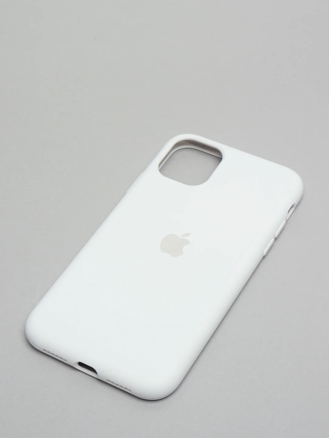 Белый чехол Silicone Case для iPhone 11 с закрытым низом