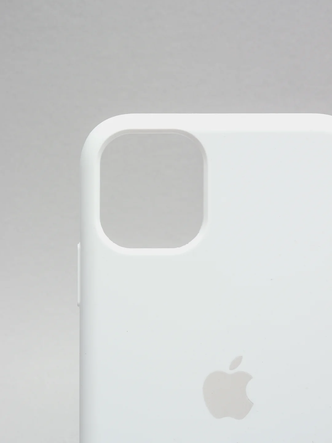 Белый чехол Silicone Case для iPhone 11 с закрытым низом