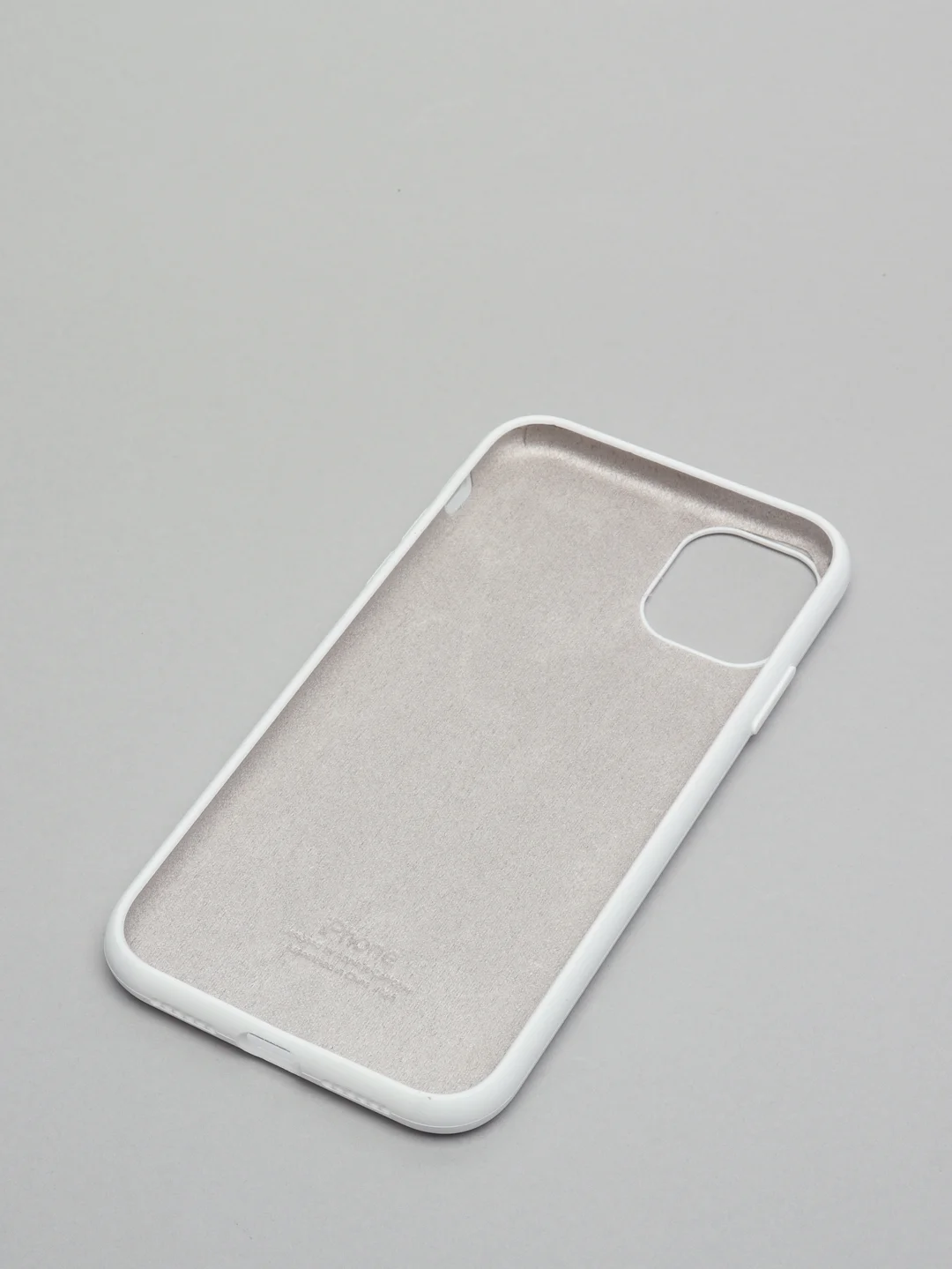 Белый чехол Silicone Case для iPhone 11 с закрытым низом