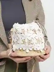 Белый женская маленькая соломенная сумка