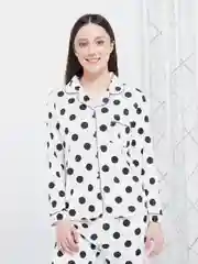 Белый пижама женская: рубашка и брюки