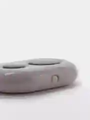 Белый bluetooth-пульт для штативов и телефонов