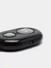 Черный bluetooth-пульт для штативов и телефонов