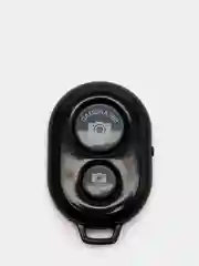 Черный bluetooth-пульт для штативов и телефонов