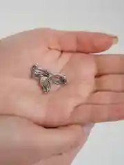 Серебряный брошь "Бант" с фианитами
