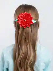 Белый заколка для девочек "Цветочек"
