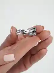 Серый металлик брошь на булавке