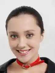Красный кожаный чокер, чокер с сердцем, украшение на шею