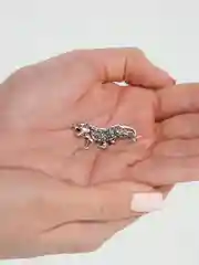 Серый металлик брошь