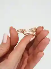 Золотистый хаки брошь на булавке