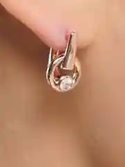 Женские серьги со стразами