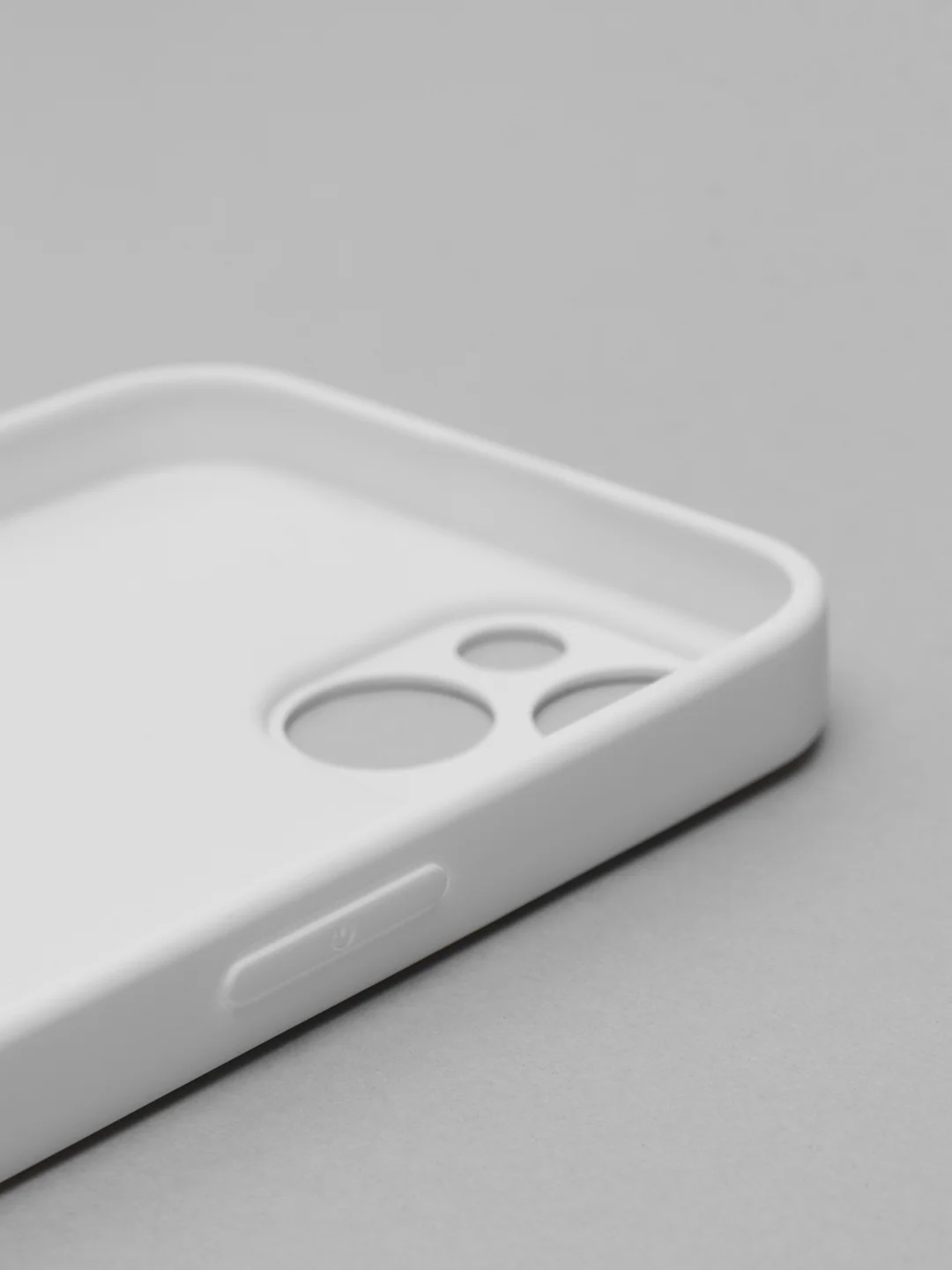 Белый чехол силиконовый со стеклянной панелью для iPhone 13