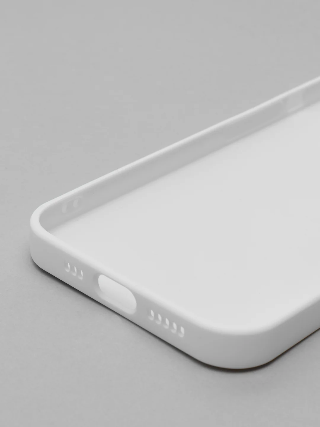 Белый чехол силиконовый со стеклянной панелью для iPhone 13
