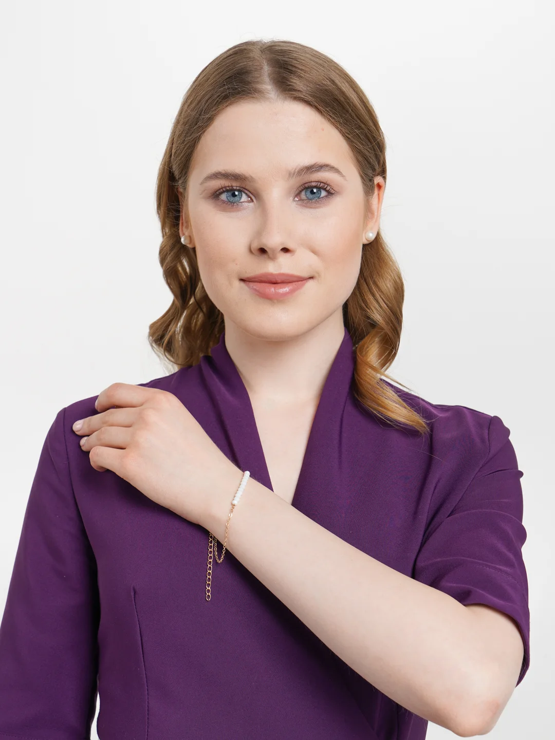 Браслет с белыми камнями