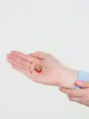 Брошь на булавке