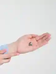 Брошь