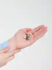 Брошь Панда на ветке