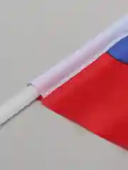Алый флаг РФ Российский триколор к 9 мая