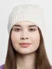 Молочный шапка вязаная женская "Куин", бини тонкая на весну и осень, лопатка без подклада