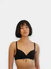 Черный бюстгальтер