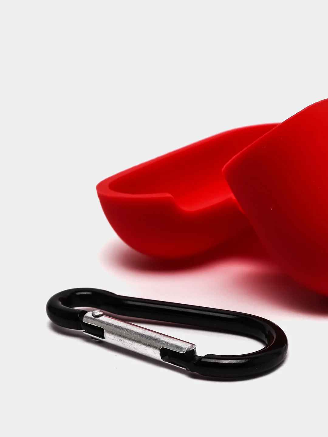Красный силиконовый чехол для наушников Apple AirPods, аирподс, карабином, красный, розовый черный
