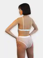 Белый комплект нижнего белья без косточек
