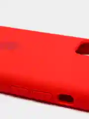 Красный силиконовый защитный чехол на iPhone 11