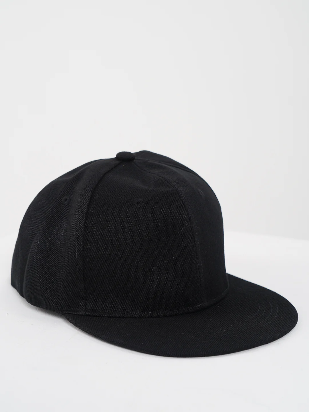Черный бейсболка молодежная Snapback, прямой широкий козырек