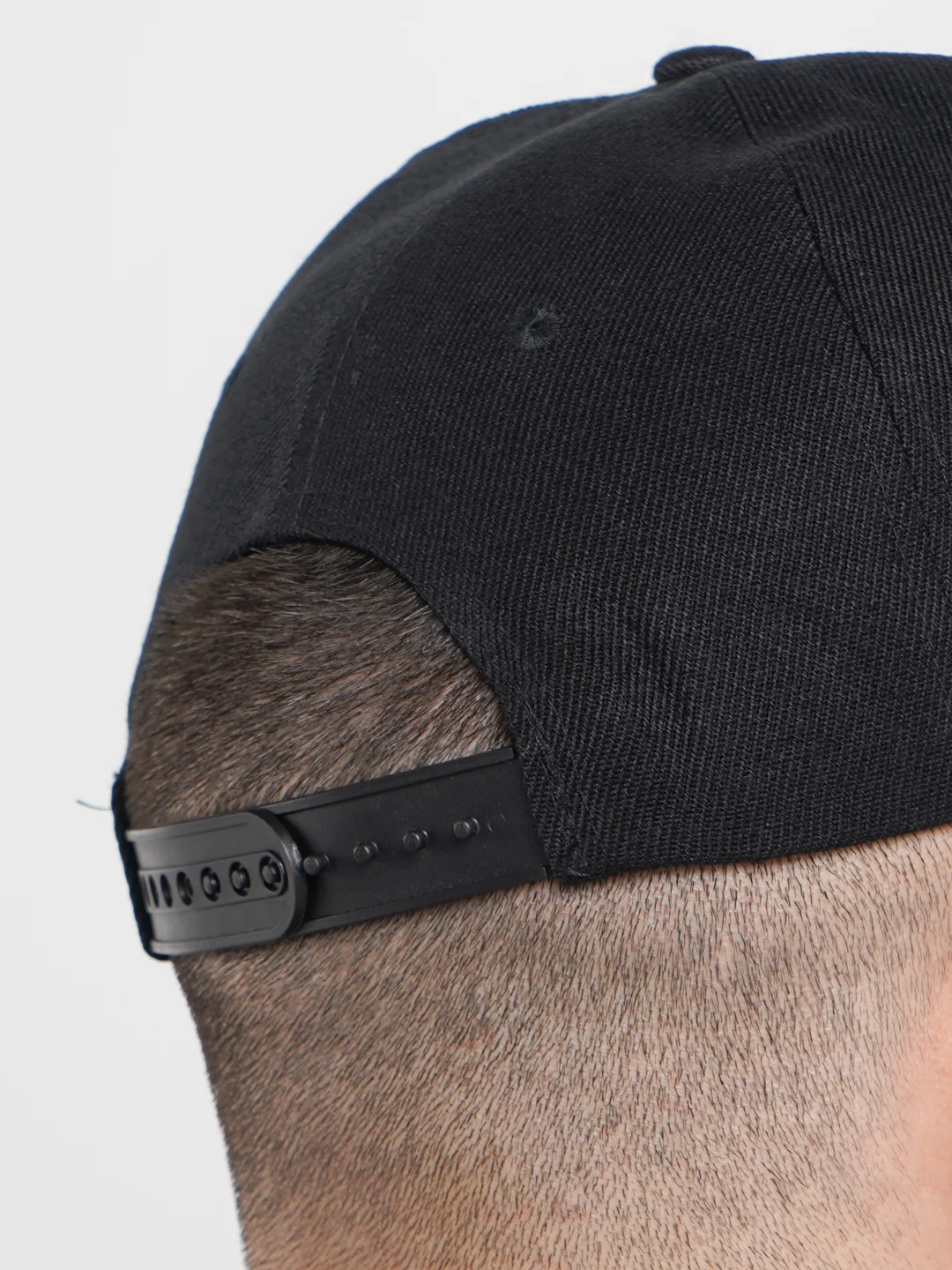 Черный бейсболка молодежная Snapback, прямой широкий козырек