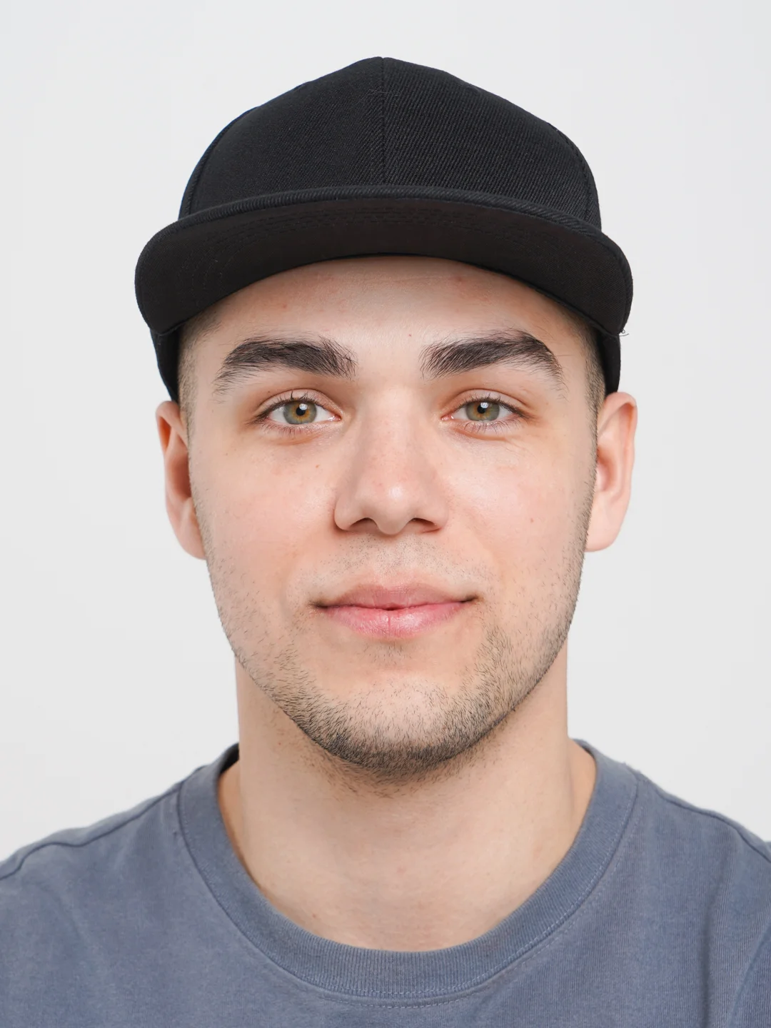 Черный бейсболка молодежная Snapback, прямой широкий козырек