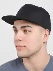 Черный бейсболка молодежная Snapback, прямой широкий козырек