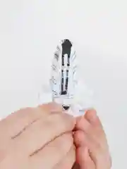 Белый заколка с бантиком. Заколка с цветком
