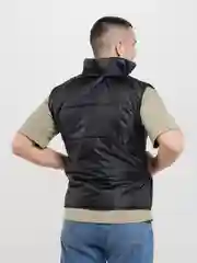 Черный жилет мужской утеплённый