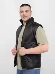 Черный жилет мужской утеплённый
