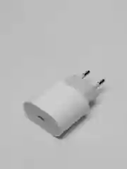 Зарядное устройство / адаптер питания для Айфона / Apple iPhone Type-C, 20W