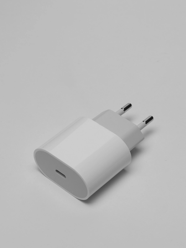 Зарядное устройство / адаптер питания для Айфона / Apple iPhone Type-C, 20W